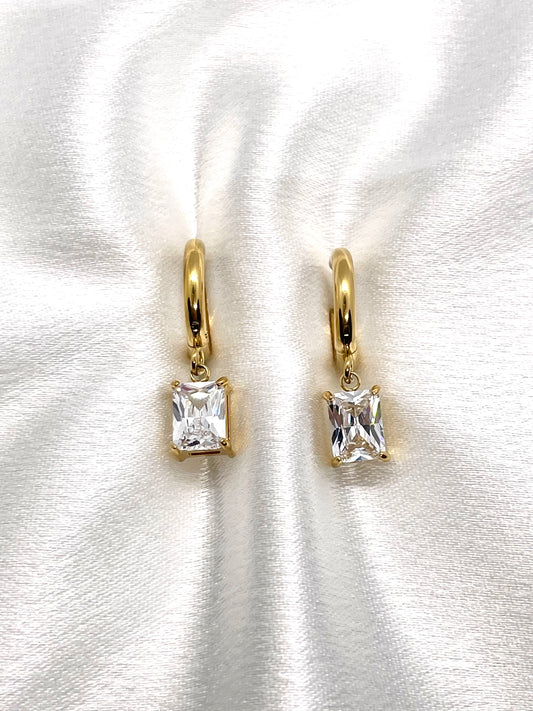 Boucles d’Oreilles Carré Élégance en Plaqué Or 18k et Cristaux